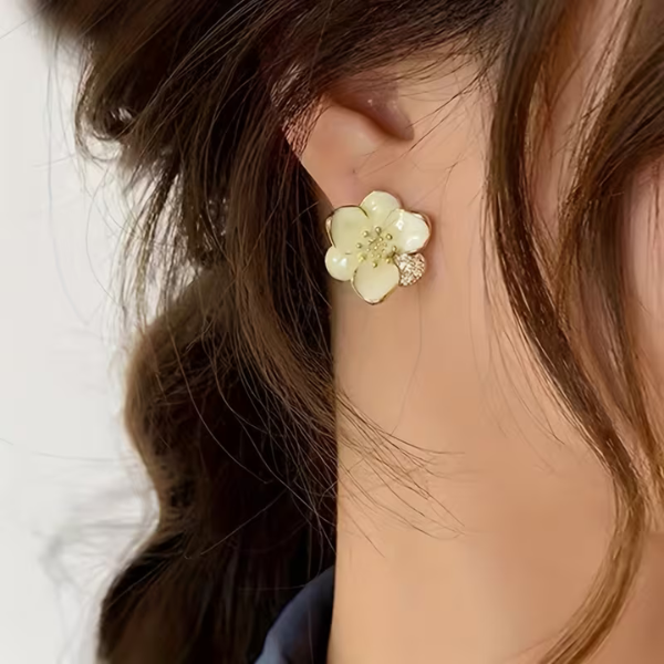 Elegant Modern Flower-Shaped Drop Earrings