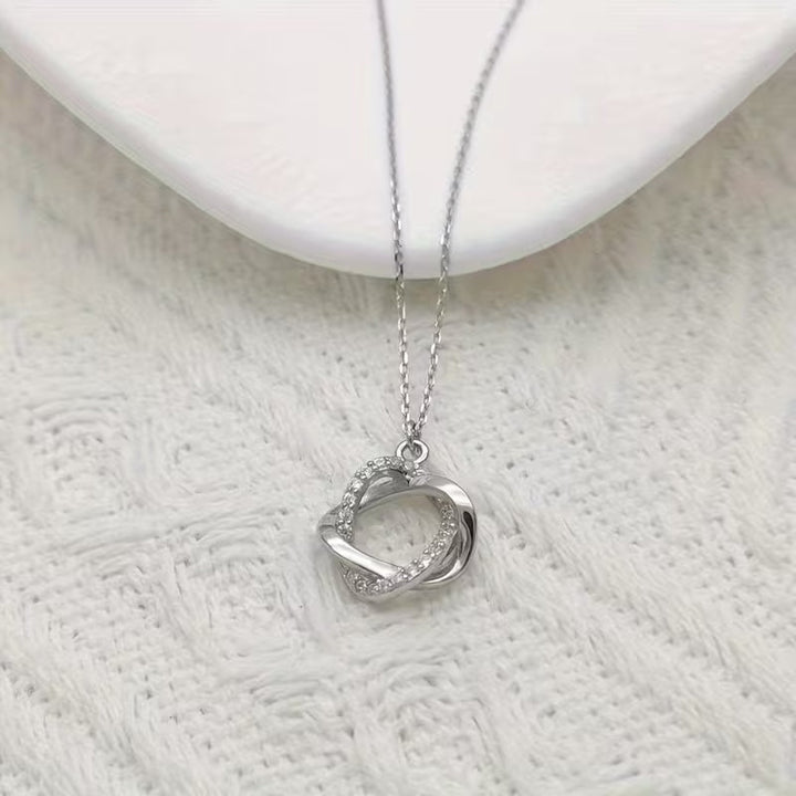 Elegant Gold Pendant Necklace