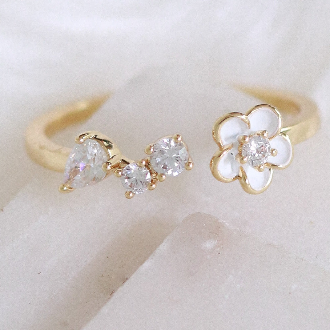 Alina Flower Ring (White)