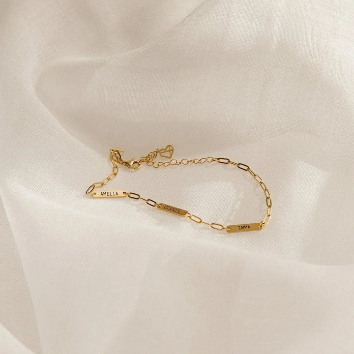 Name bar bracelet with five engraved names