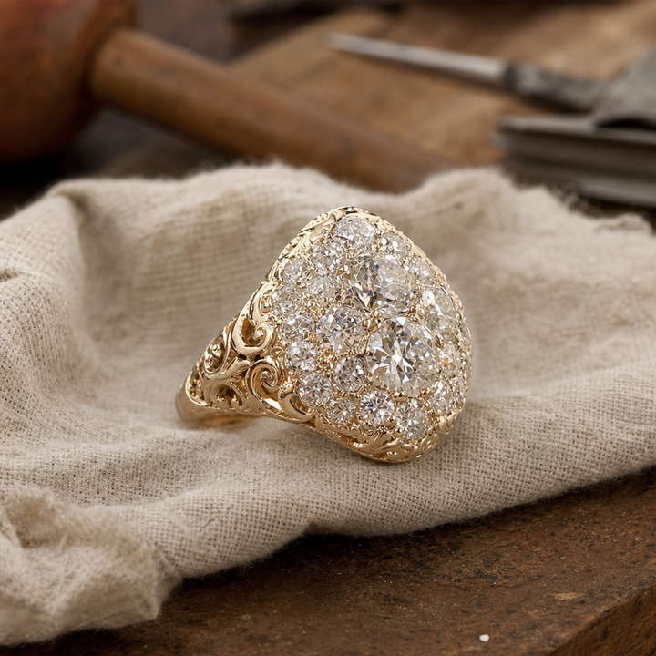 Vintage gold ring with round diamonds