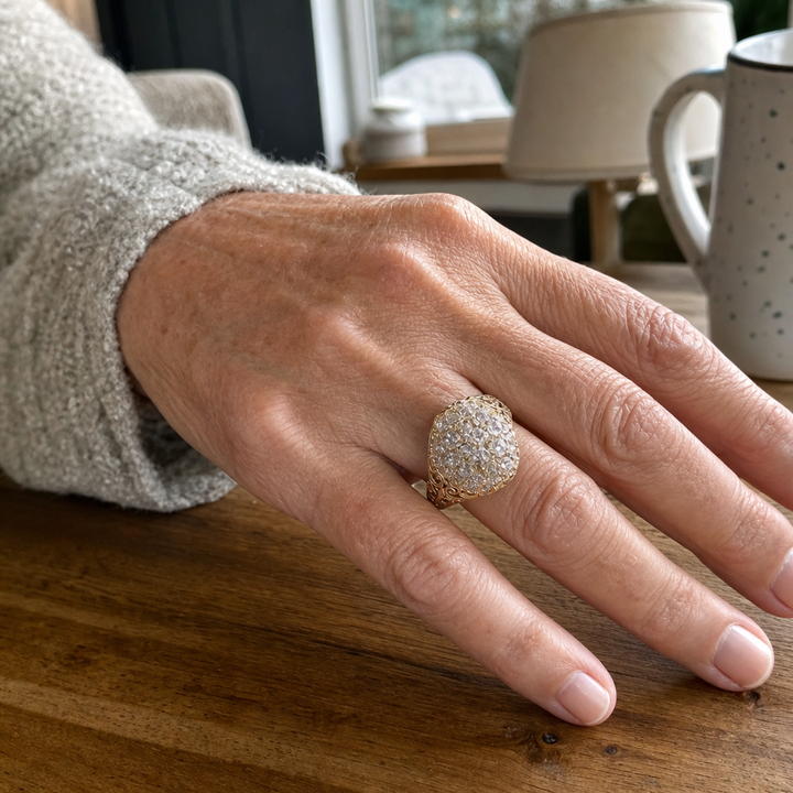 Vintage gold ring with round diamonds
